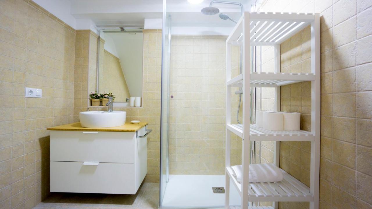 Rentalsevilla Escuelas Pias Exteriér fotografie